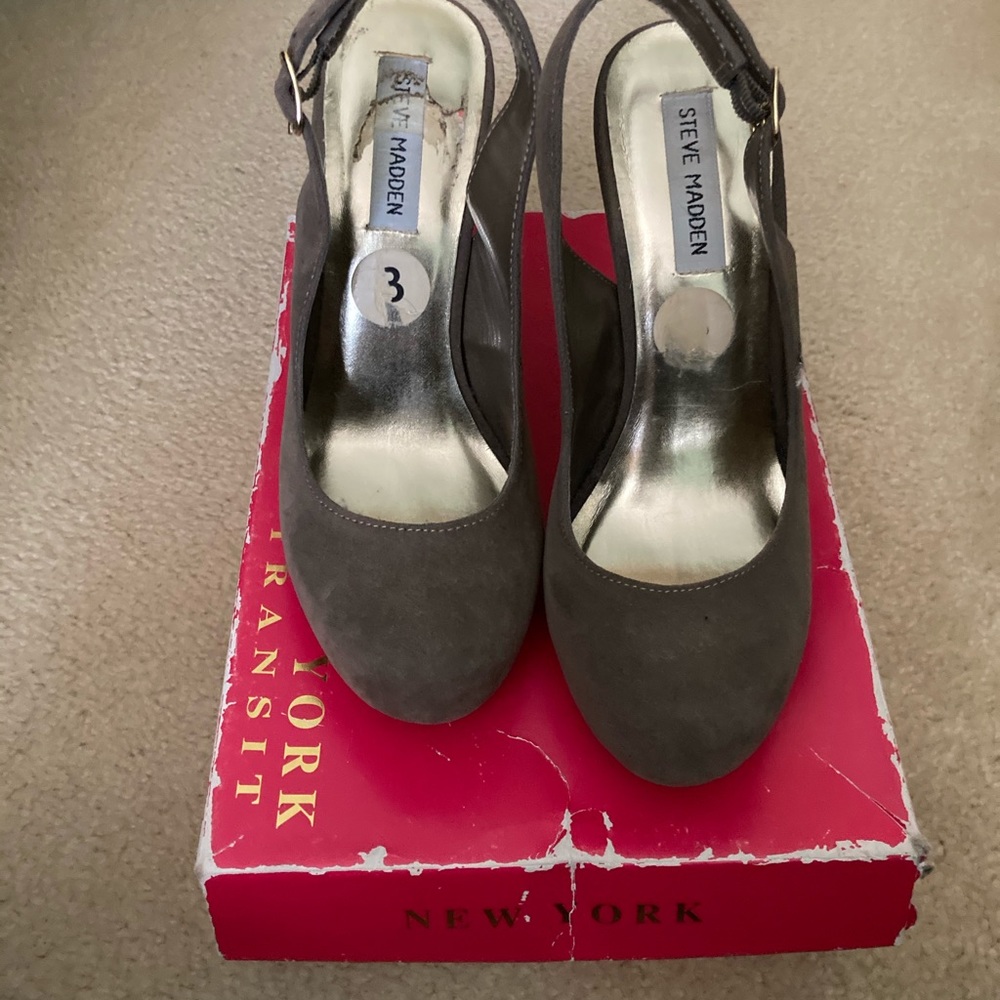 Beige/grey/brown heels